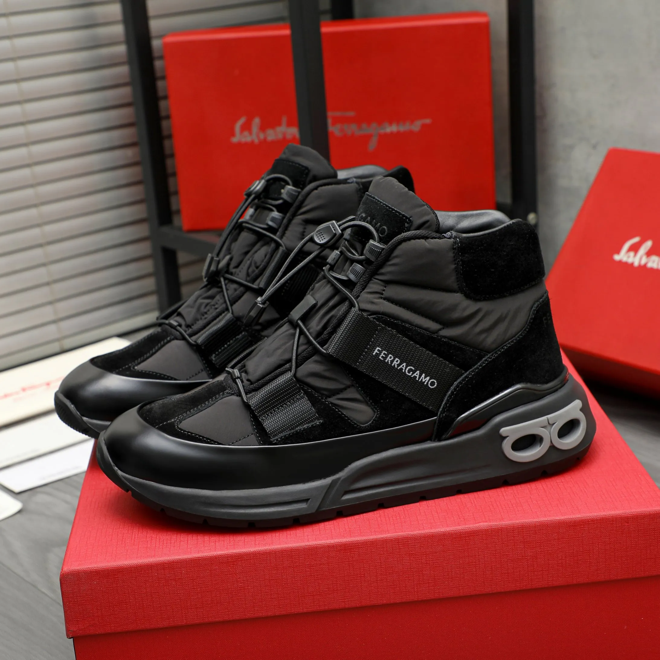 Men's shoes 💰640 Product trademark: Ferragamo "Ferragamo" high-top casual shoes Regular size: 38-46 (45.46 is custom-made and non-returnable) Product materials: Selected frosted cowhide stitching cloth upper, cowhide lining, original outsole